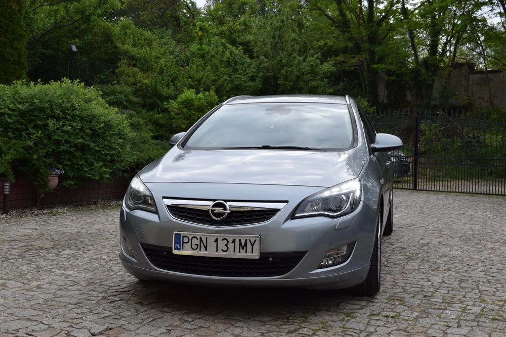 Opel Astra J 2.0 CDTI DPF Automatik Cosmo 2011