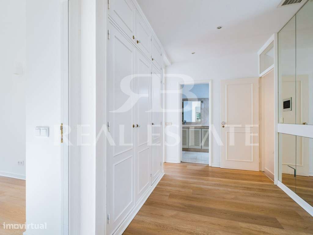 Moradia T4 tipo Chalet, com jardim, piscina e anexo T1 - Monte Esto...-36