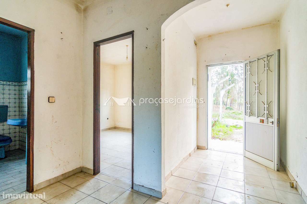 Moradia isolada térrea com anexos e terreno - Grande imagem: 5/22