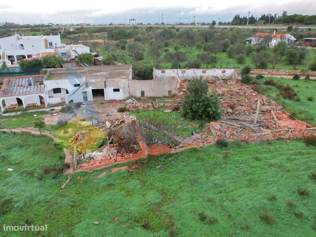 Moradia para remodelar em Lagoa num lote com 6770m2 - Grande imagem: 5/8