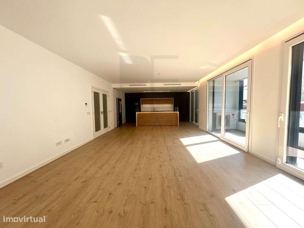 T3 em Suites - 1º Andar com elevador - PAREDE-5