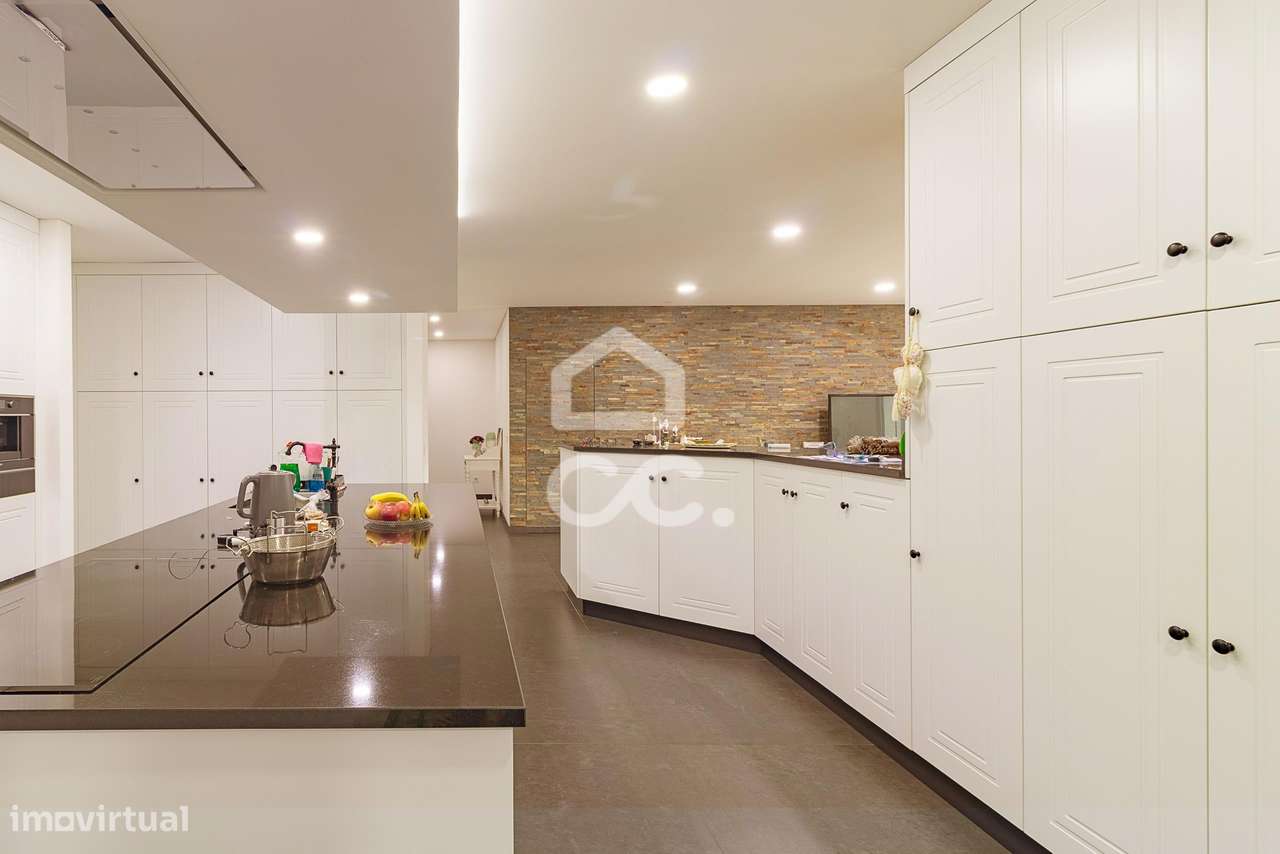 Moradia Térrea de Luxo com Cave | Conforto, Eficiência e Espaço Exteri-31