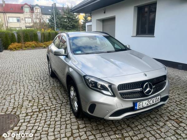 Mercedes-Benz GLA 180 d 7G-DCT AMG Line - 2