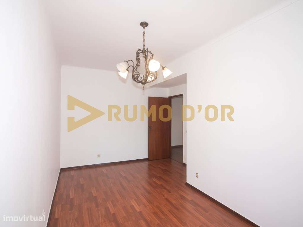 Apartamento T3 com Estacionamento Interno - Vila Franca de Xira-10