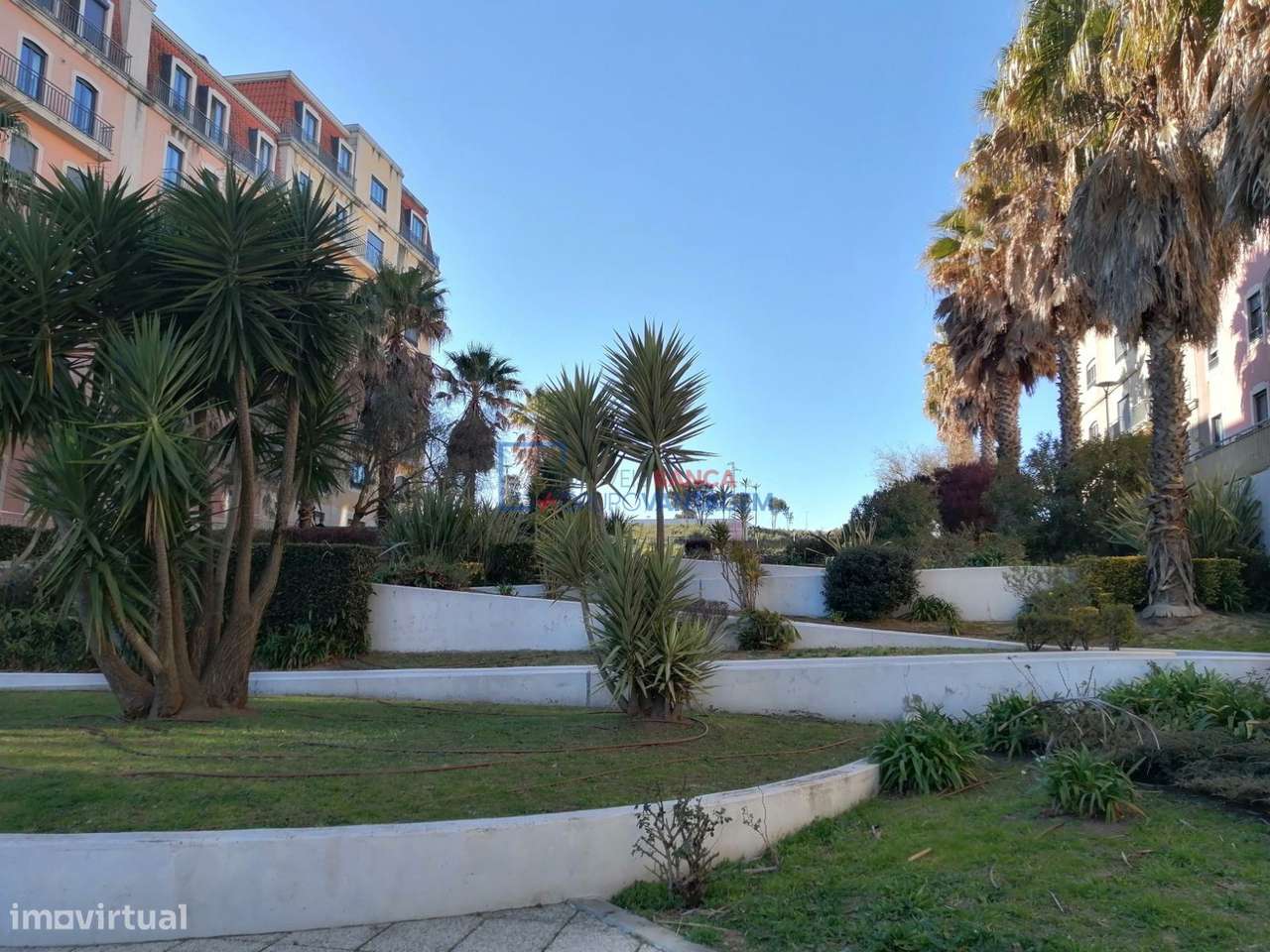 Apartamento T2 com garagem e arrumos - Grande imagem: 4/6