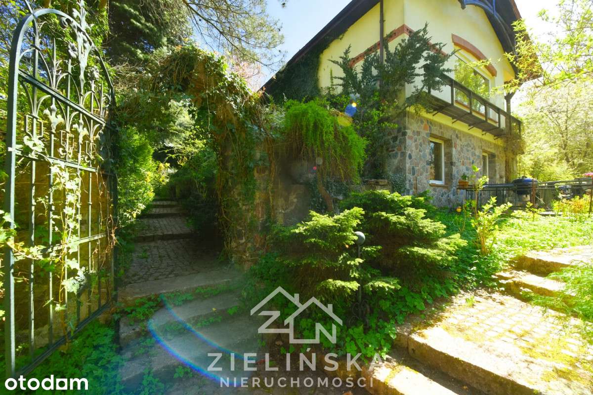 Przestronny dom z pięknym ogrodem-1