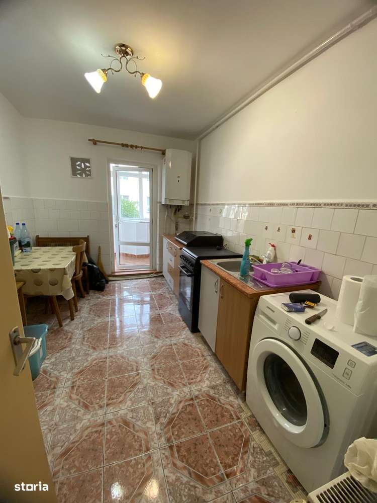 3 DECOMANDATE la etajul 2, Banca Nationala-5