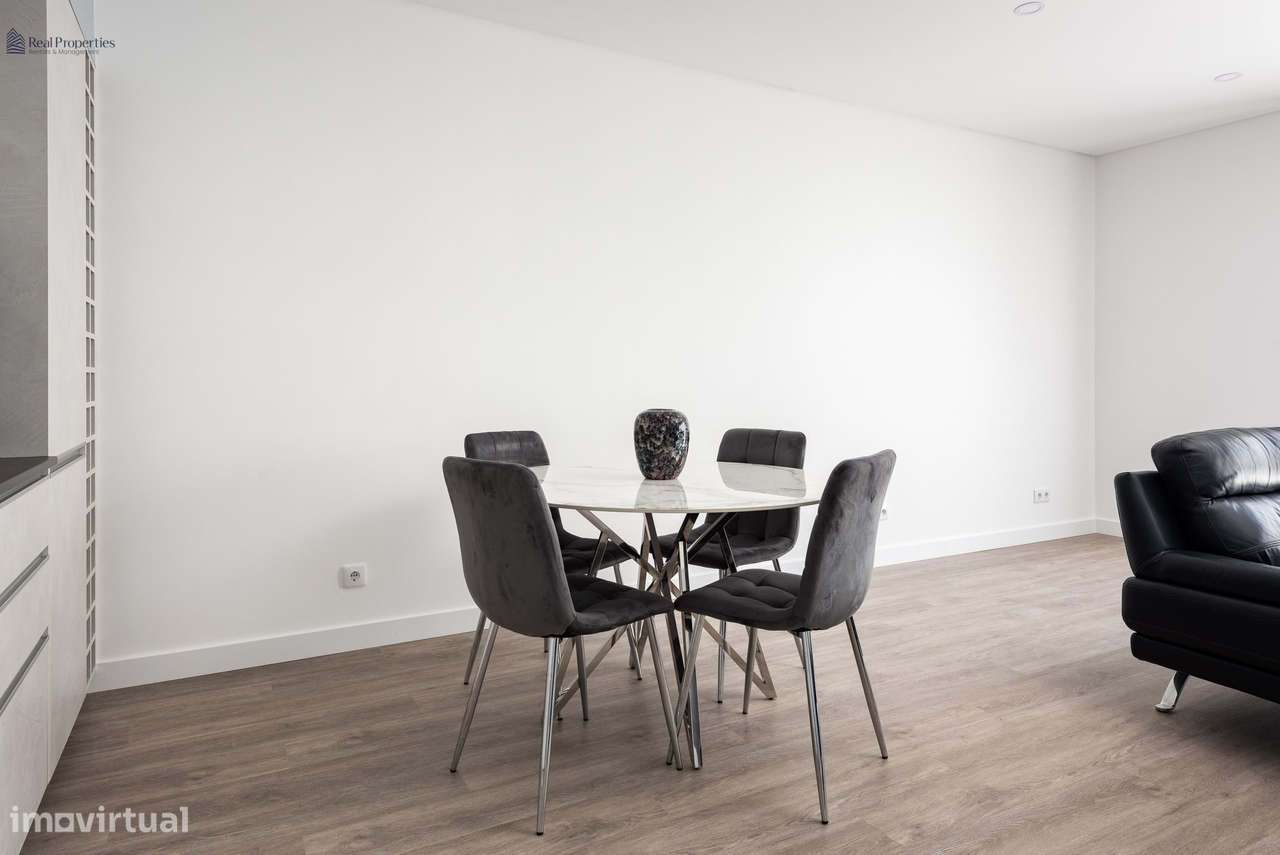 Moradia T3 Moderna com Piscina Privada e Garagem a 5 Minutos das Praia - Grande imagem: 5/30