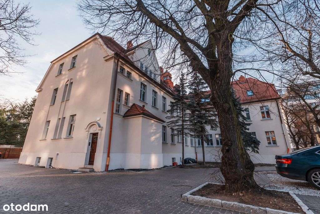 Dwupoziomowy apartament z własną przeszkloną wieżą-18