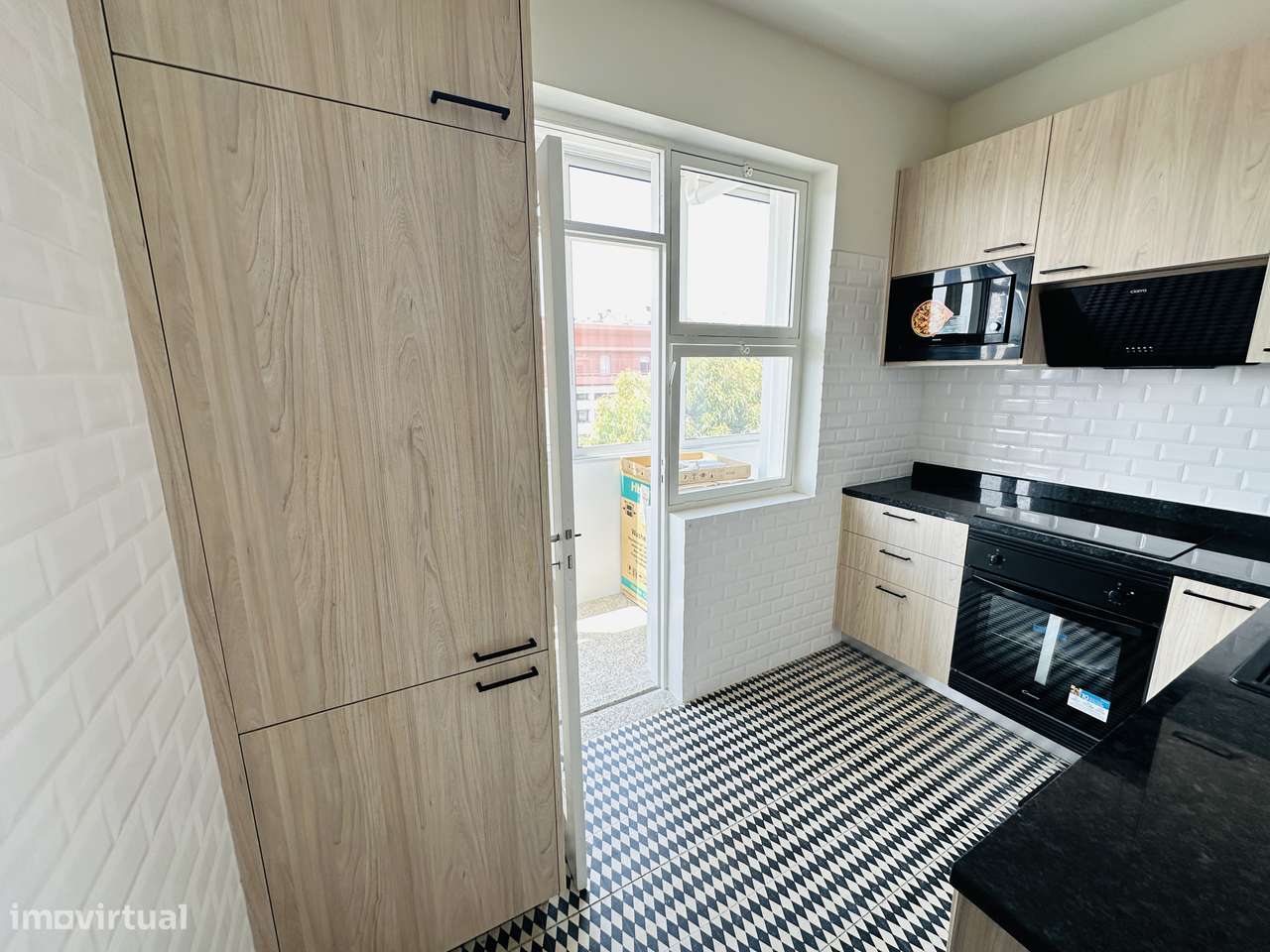 Apartamento T3 totalmente remodelado, com boa localização à Lapa-Porto - Grande imagem: 3/29