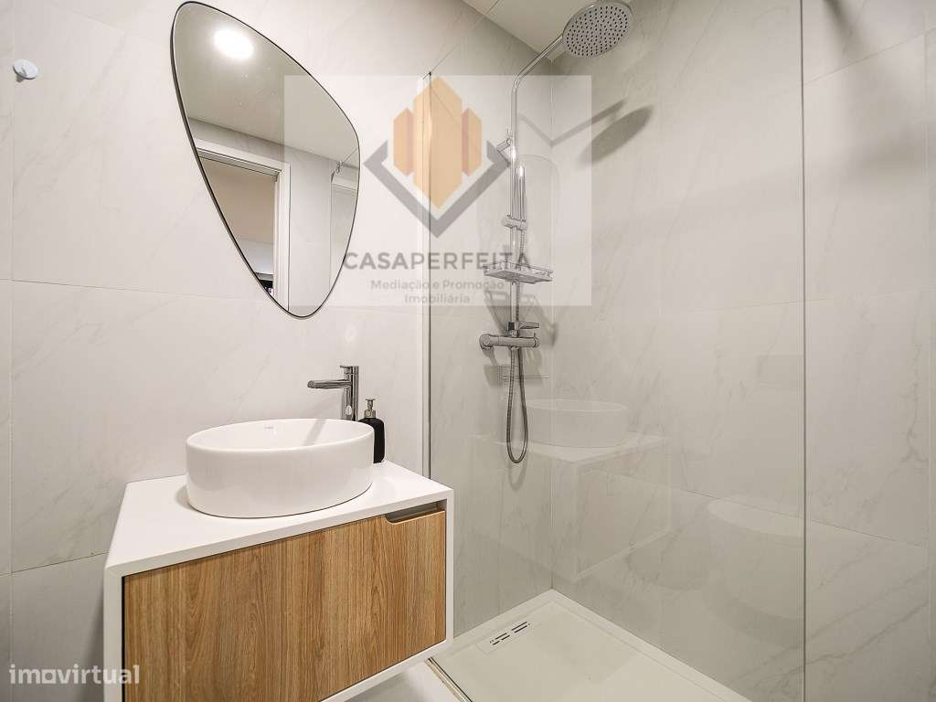 Fabuloso T2 Como Novo com Terraço e Lugar de Garagem - Candal-30