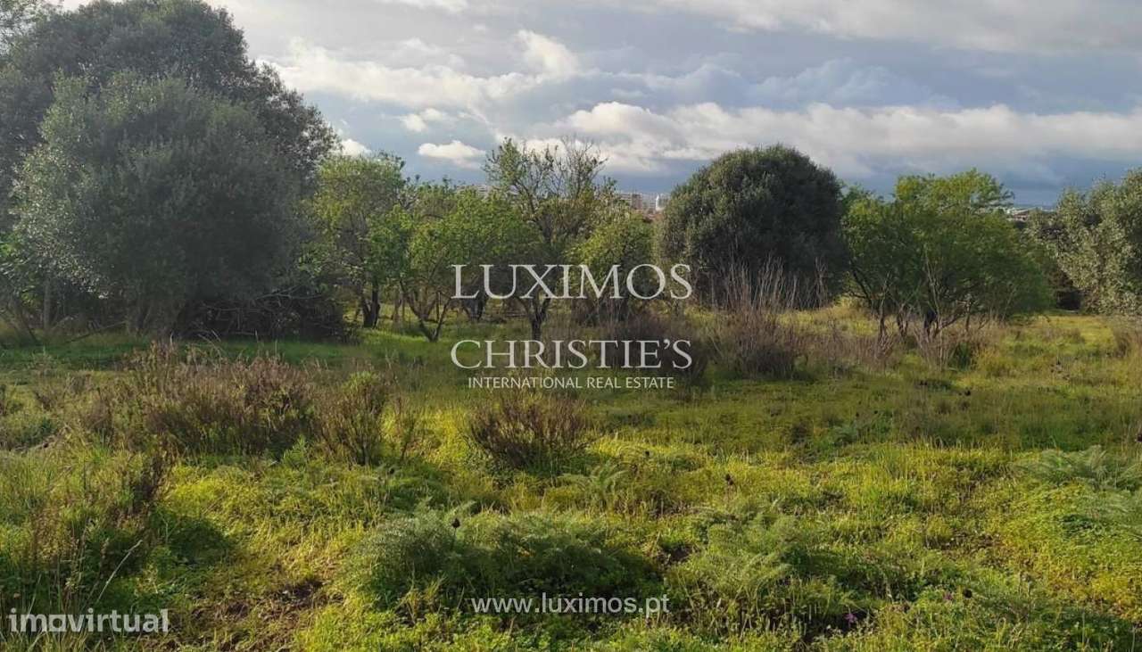 Amplo terreno perto da praia, para venda, em Portimao, Algarve - Grande imagem: 3/20