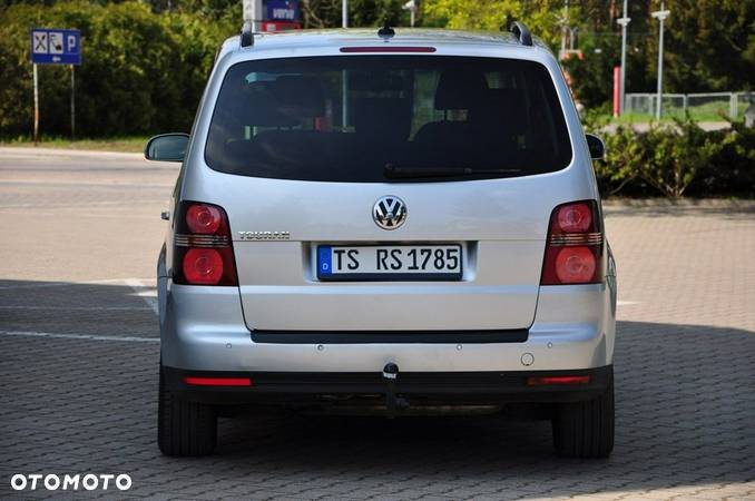 Volkswagen Touran - 22