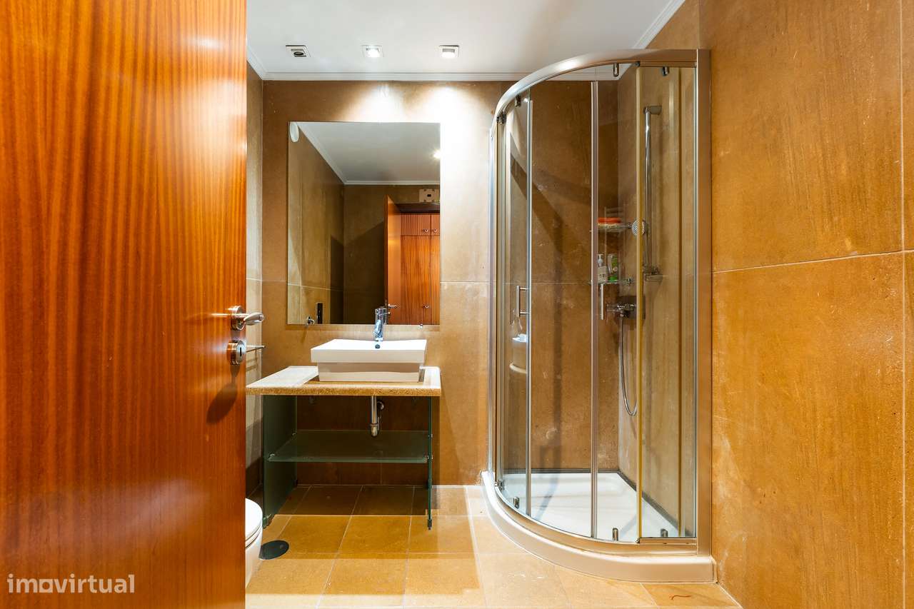 Apartamento t3 à venda na Rua Dom António Barroso, 268-11