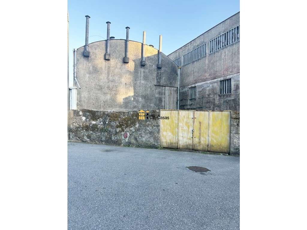 Prédio/Armazém em Milheirós - Grande imagem: 3/18