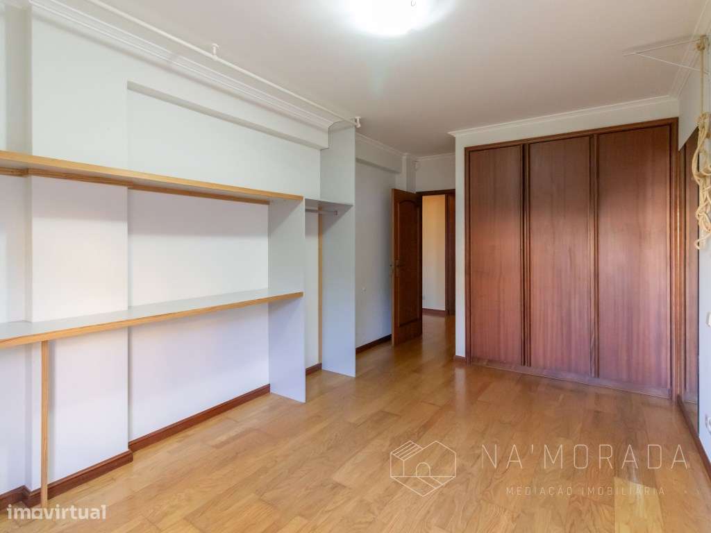 Apartamento T3 em Sanguedo em Edifício Modernizado e Ótimos Acessos-14