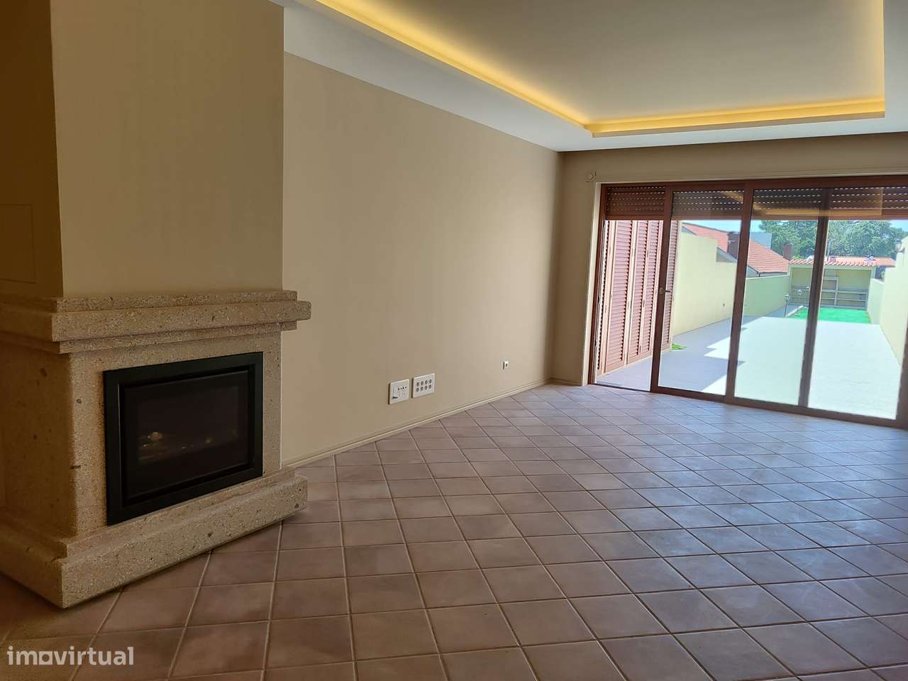 Excelente Moradia  2 frentes + Garagem + Terraço c/ Barbecue + Jardim-8