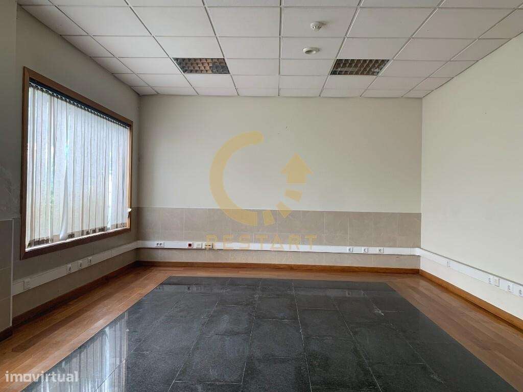 Escritórios com recepção, 20 salas/gabinetes, garagem e espaço exterio - Grande imagem: 5/49