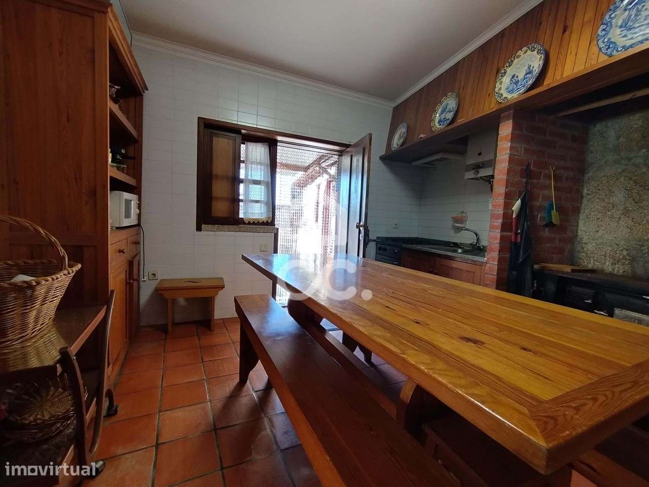 Moradia em pedra, com res do chão e primero andar num vila mediaeval-6