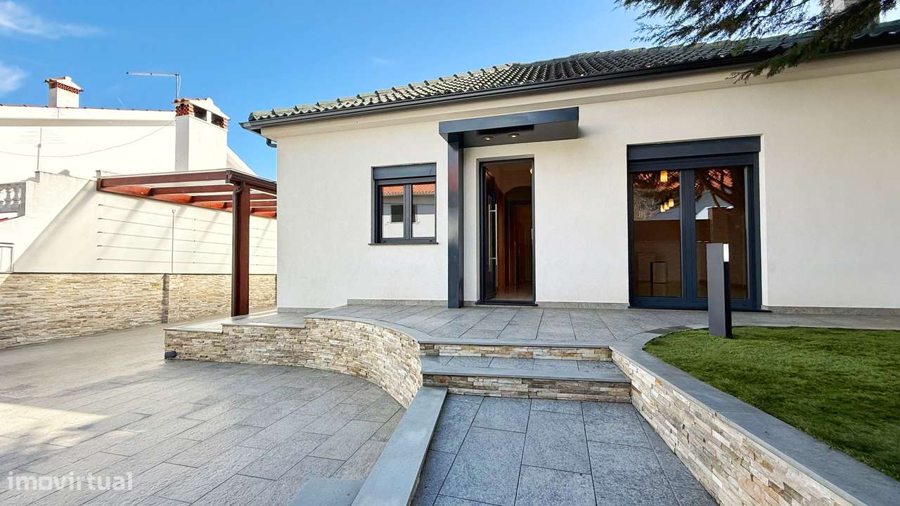 Moradia IsoladaT1+1 Totalmente Remodelada -Charneca da Caparica-9