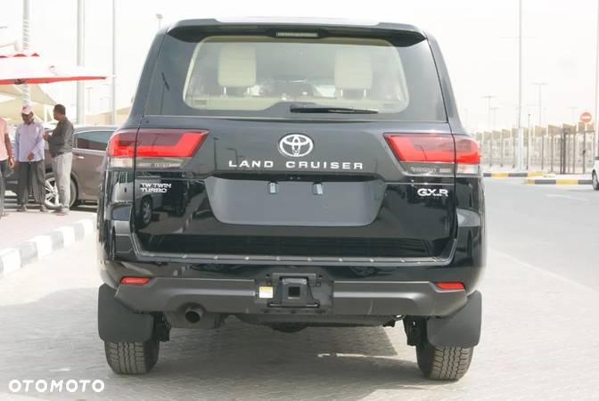 Toyota Land Cruiser - 39