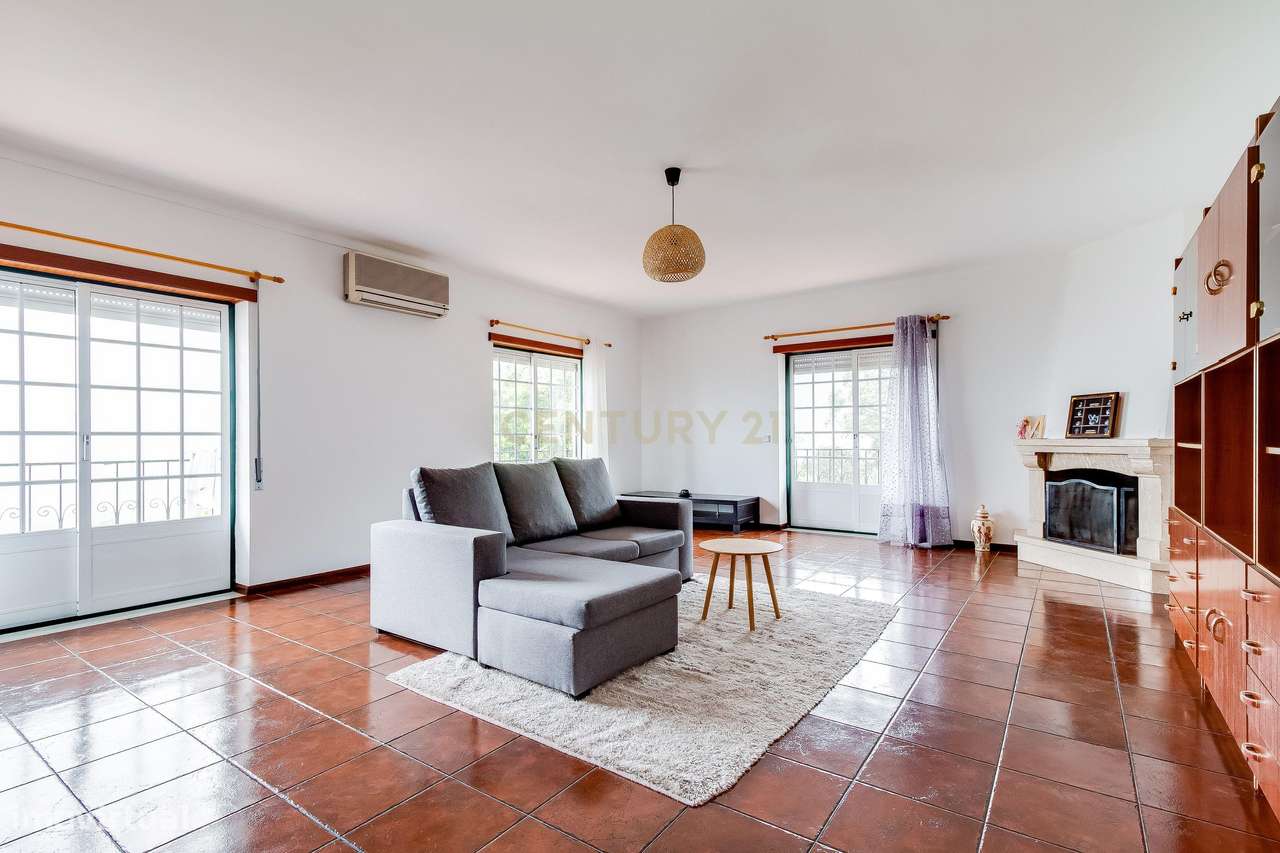 Prédio com 2 apartamentos+garagem+terreno-13