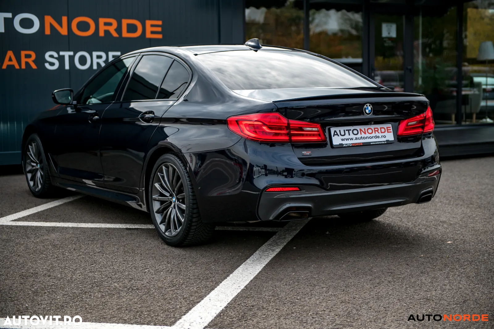 BMW Seria 5 540i xDrive AT - 32