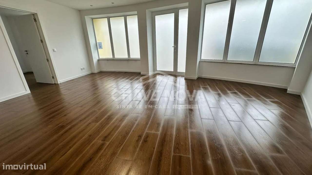 Andar Moradia V3 c/ Lugar de Garagem em Grijó - Grande imagem: 2/19