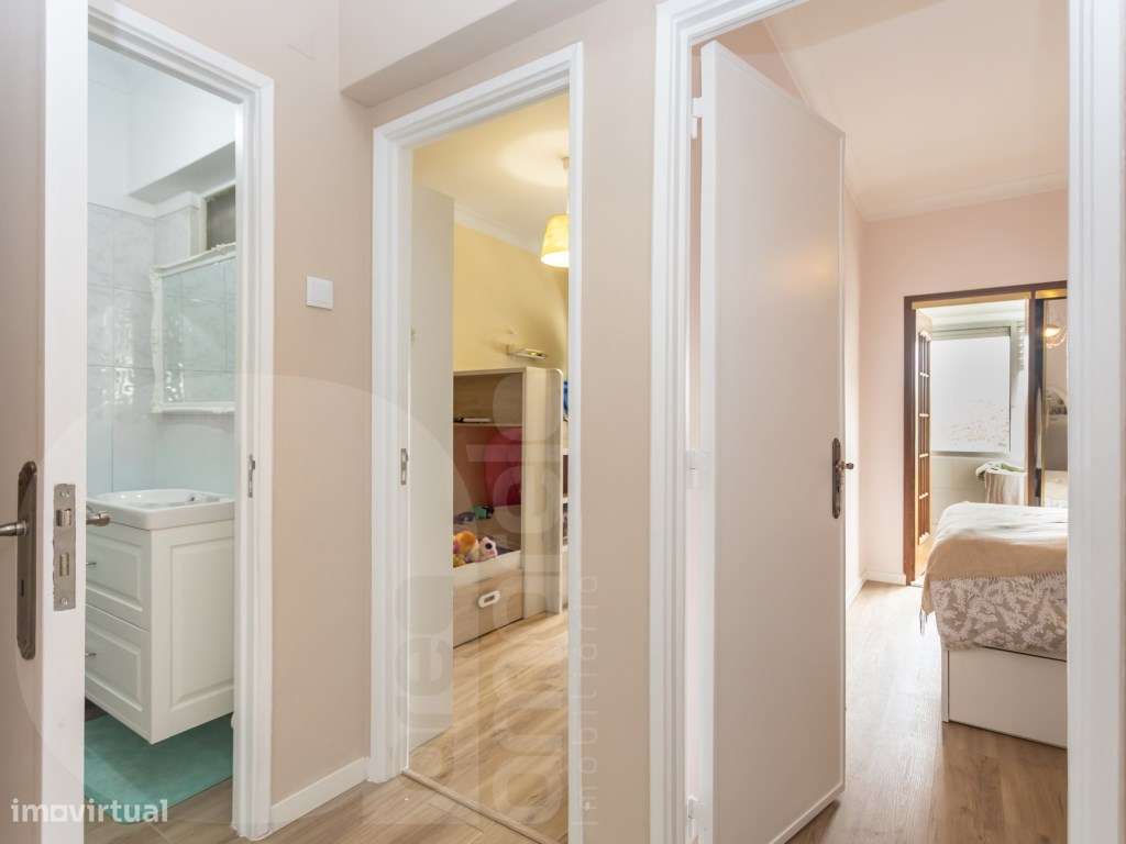 T2 Remodelado em Corroios | Vista Desafogada | A 2 Min da Estação F...-8