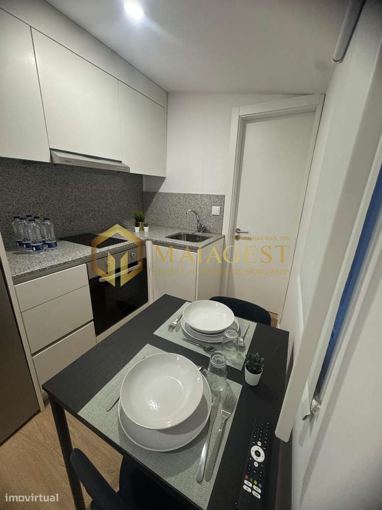 Moradia remodelada dividida em 3 habitações em Canelas-18