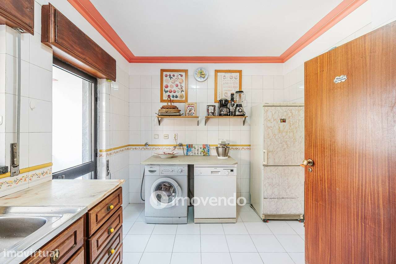 Apartamento T3, com áreas amplas e varanda, em Matarraque - Grande imagem: 5/50
