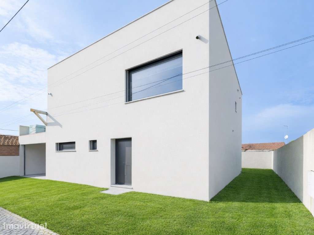 Moradia moderna em fase de construção entre Maiorga e Coz-Alcobaça - Grande imagem: 2/43