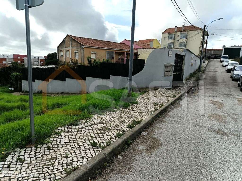 Terreno Urbano na freguesia de Mina de Água, Amadora perto do CC UBBO. - Grande imagem: 5/9