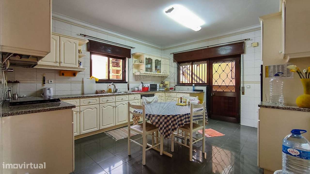 Moradia T6 para venda-11