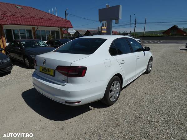 Volkswagen Jetta 2.0 TDI Trendline - 7