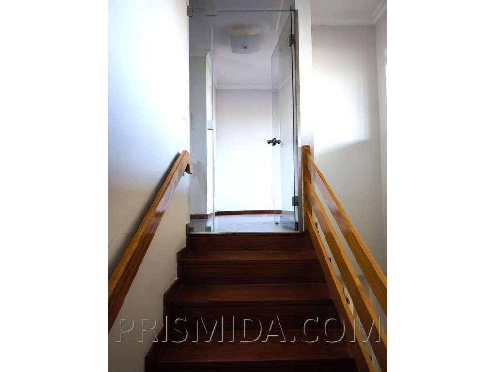 Duplex T4+office Renovado | Bi-Familiar | Terraço c/Churrasqueira-28