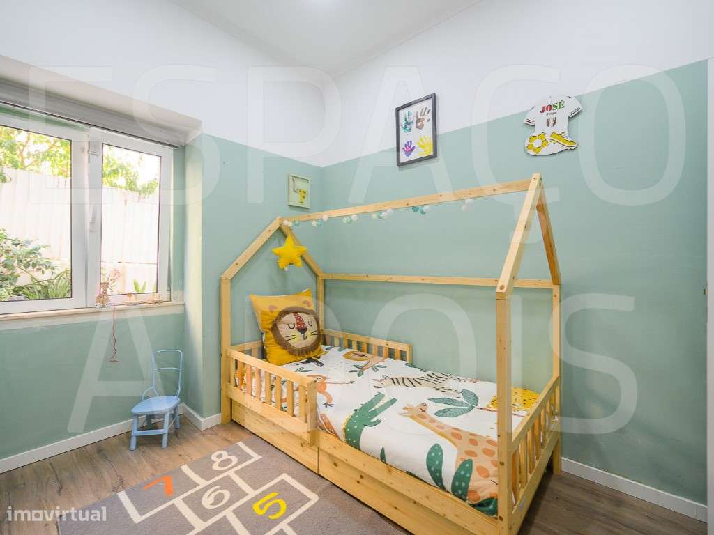 Amadora Centro | T3 Remodelado com 2 Suites e um Fantástico Logrado...-51
