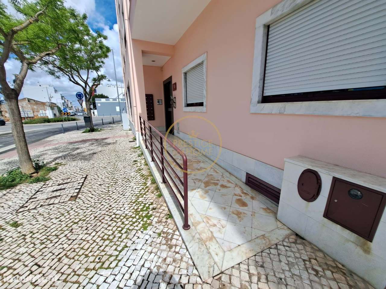 Apartamento T2 com Varanda – Vale de Rãs-17