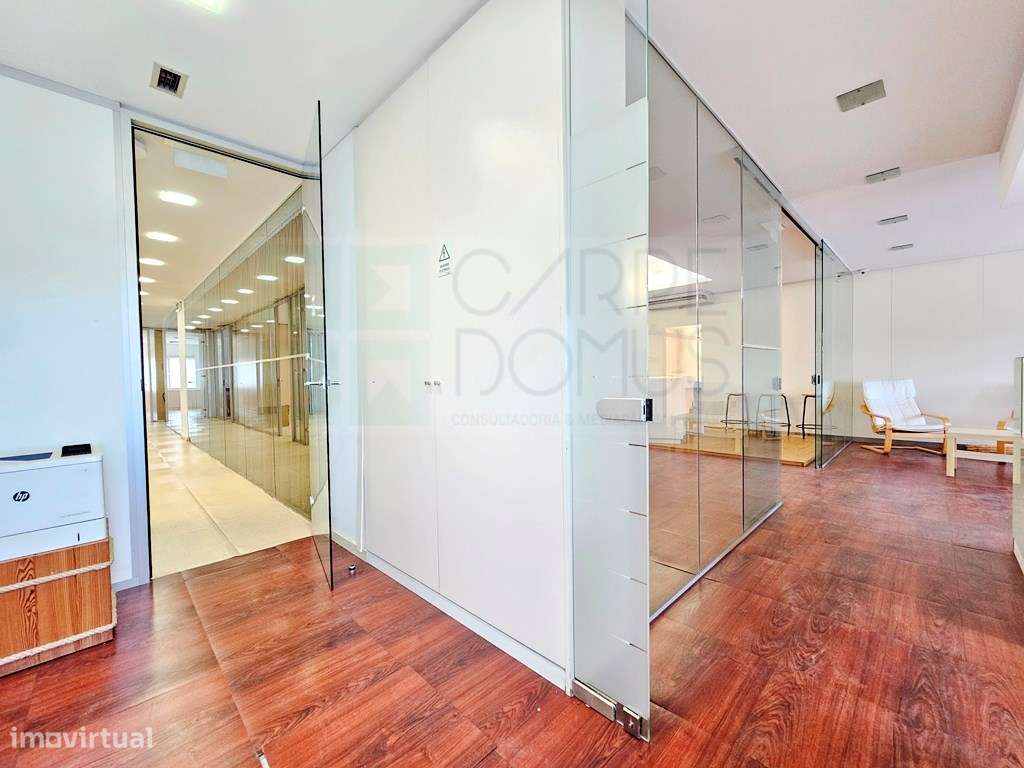 Espaçoso e funcional escritório com 600m2, em Carnaxide, Oeiras-22