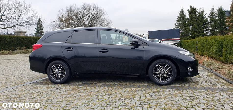 Toyota Auris 1.6 Premium - 5