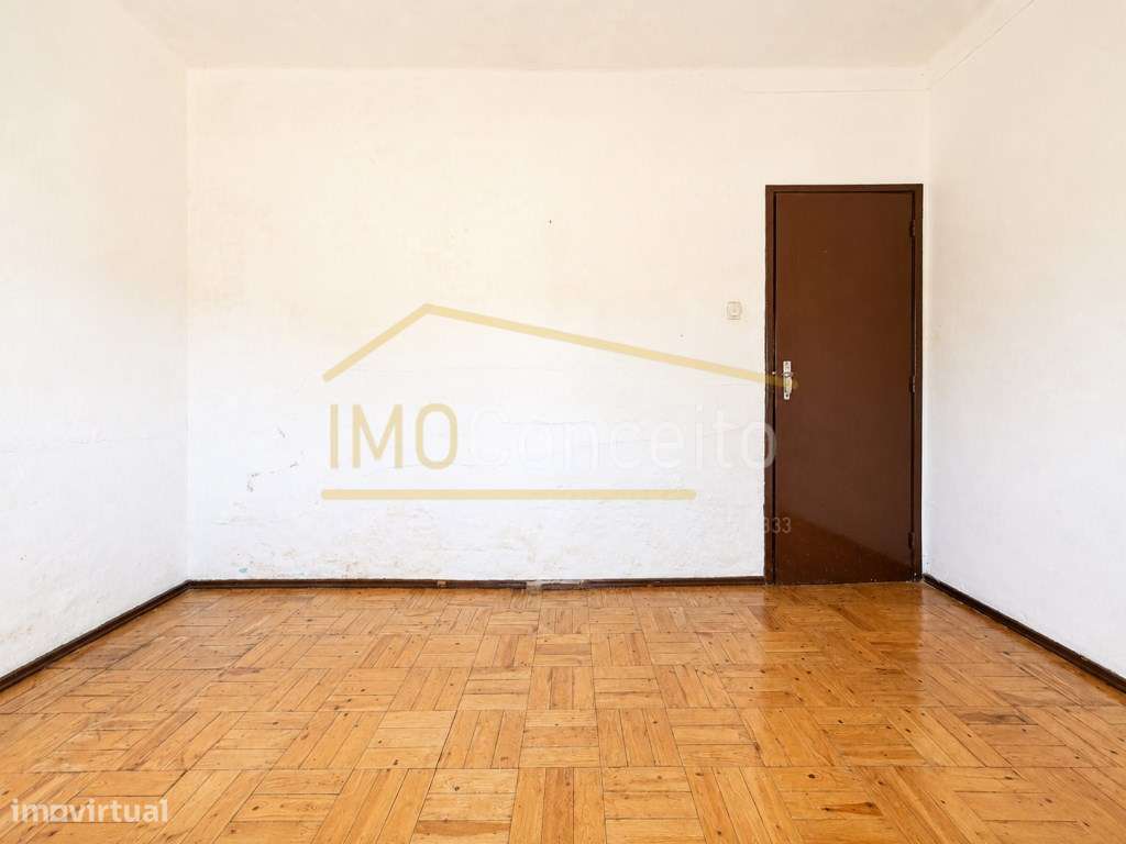 Moradia T3 com Anexos Independentes e Espaço Exterior-10