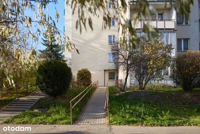 Dwa pokoje na parterze przy metrze Imielin-9