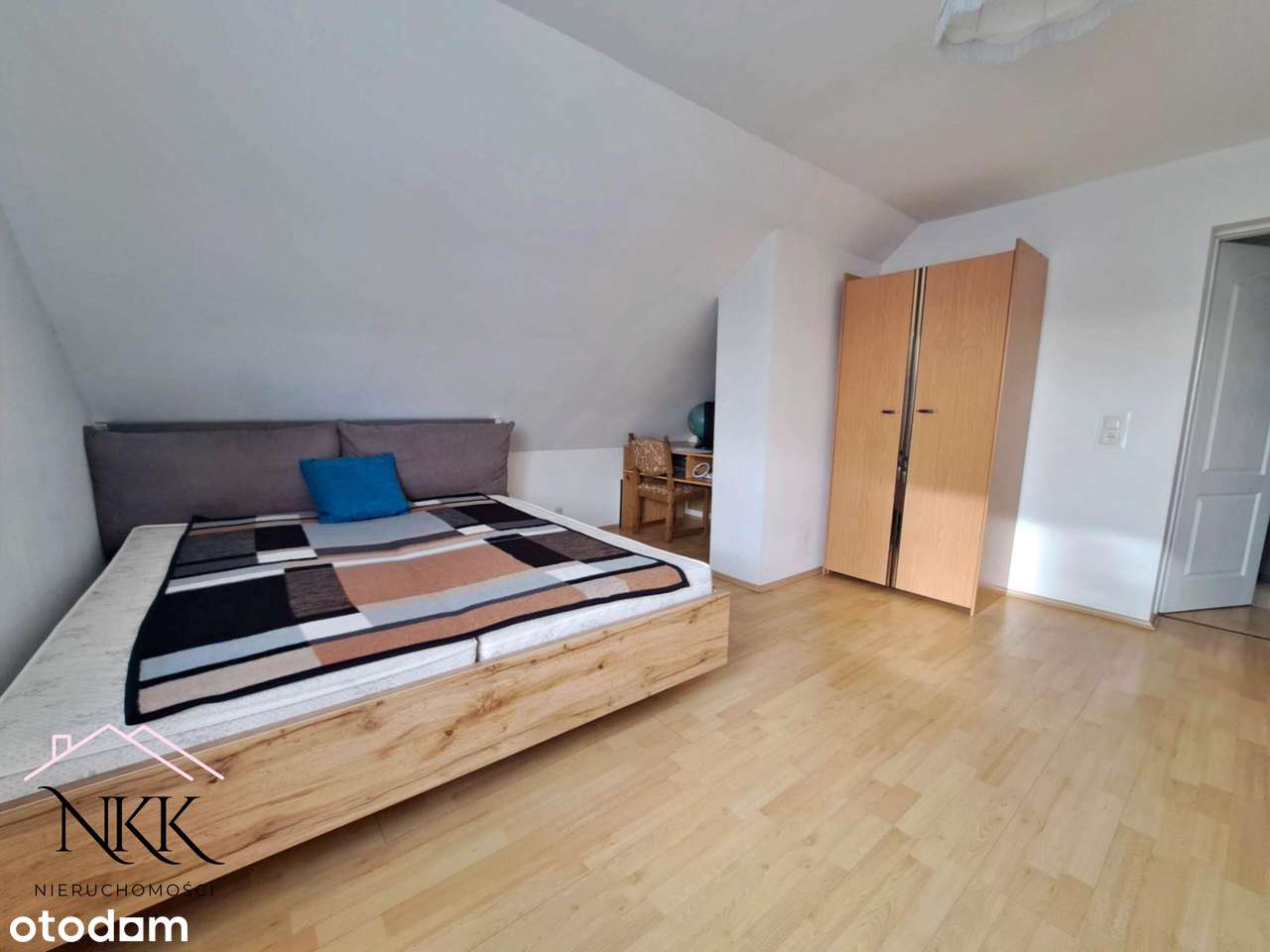 Rodzinny dom z pięknym ogrodem, stawem i 2 garażami -Lubniewice-11