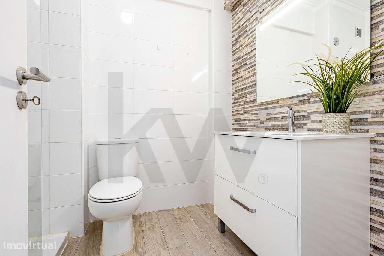 Apartamento T3 Totalmente Remodelado em Vale Flores de Cima-17