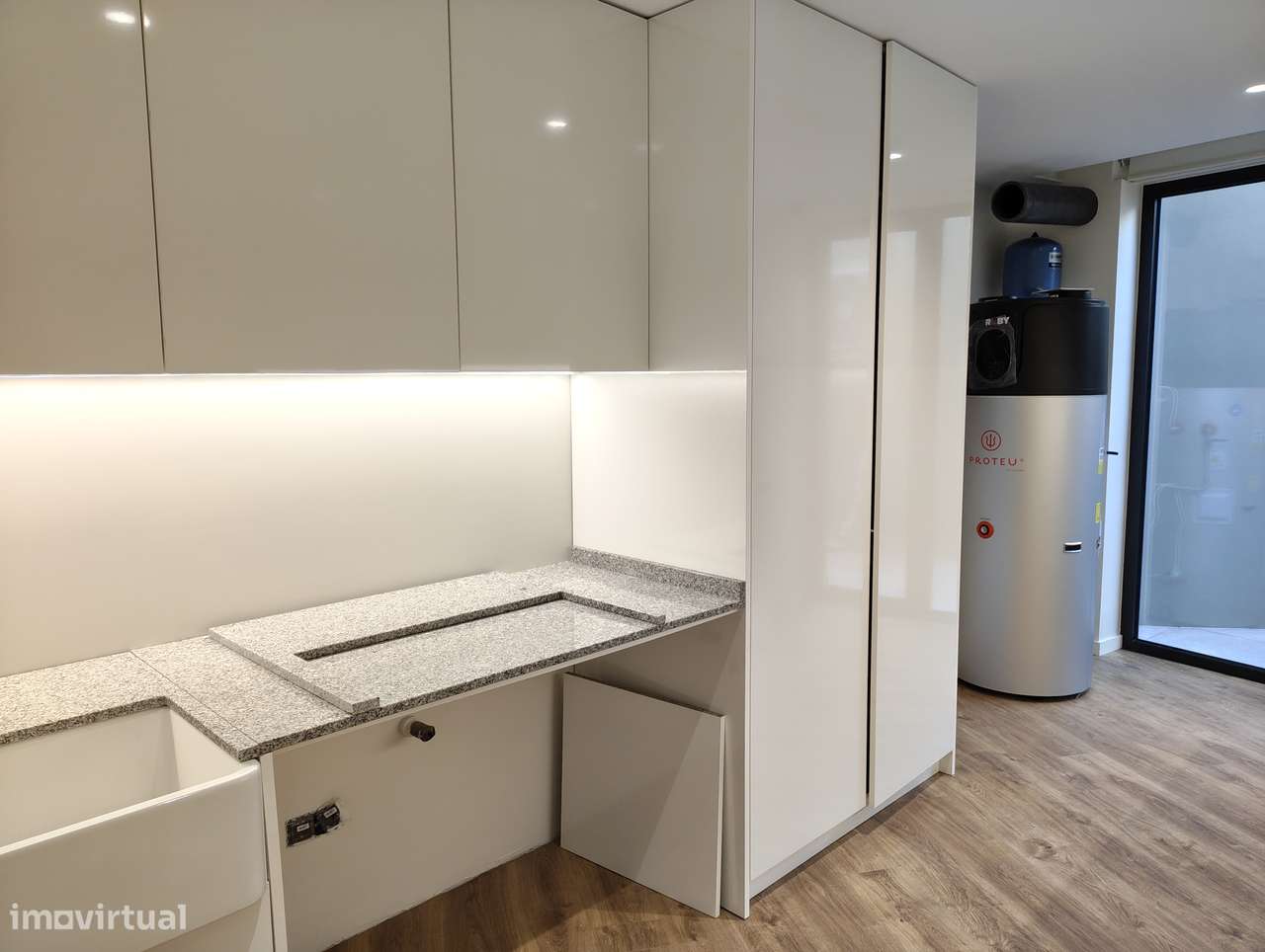 Moradia T4 com piscina e jardim em Canidelo-47