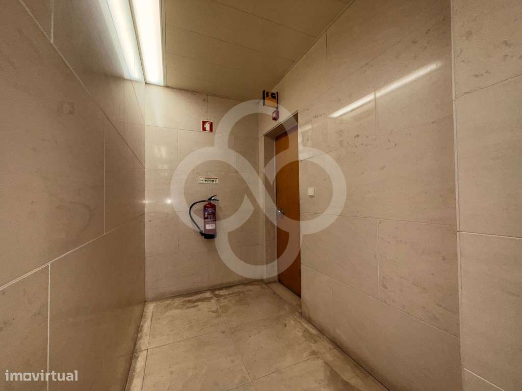 Escritório remodelado com wc e kichenette em edifício de escritório...-8