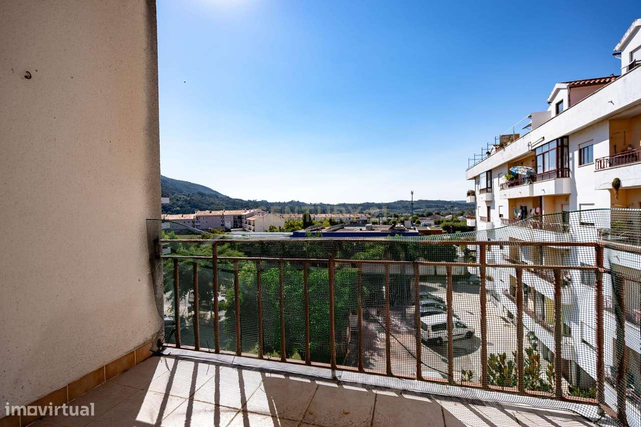 Apartamento T3 com elevador e garagem no centro da Lousã-44