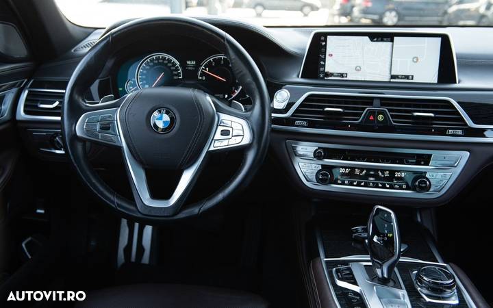 BMW Seria 7 750i xDrive - 11