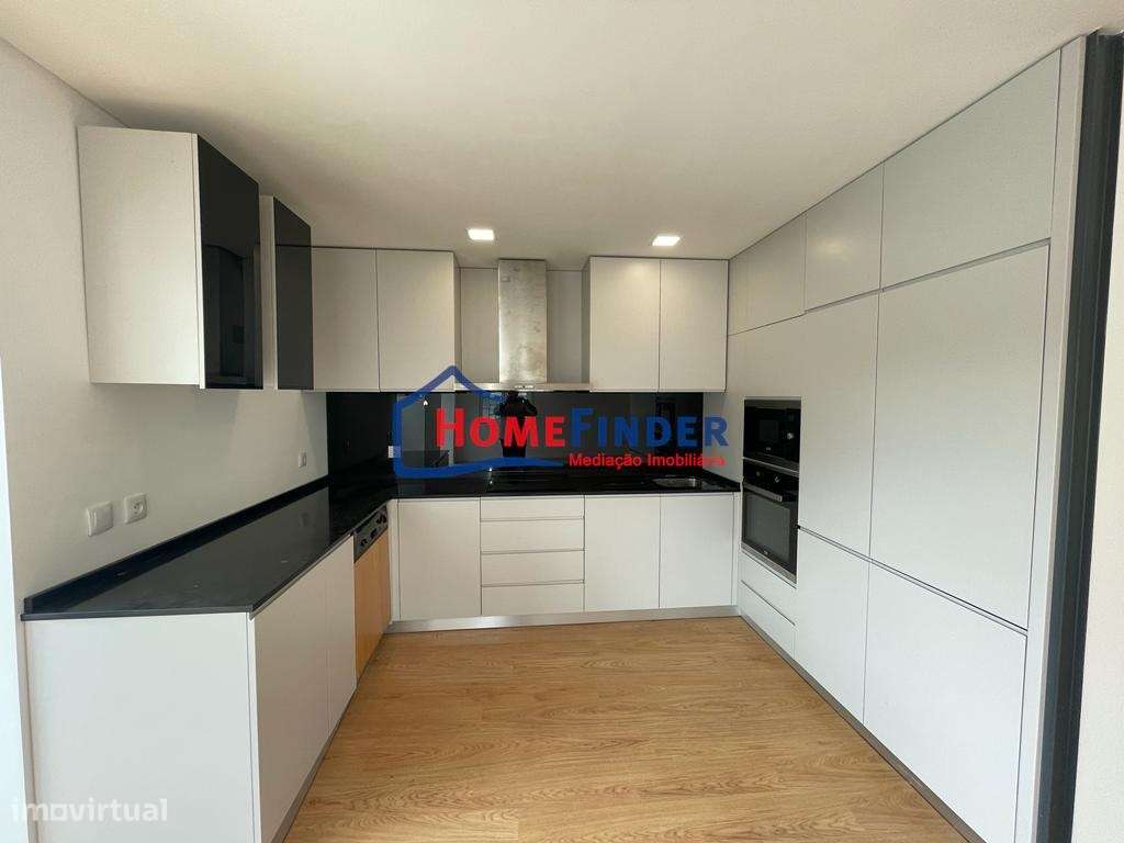 Apartamento T2 Duplex no Centro da Cidade de Braga - Grande imagem: 2/28