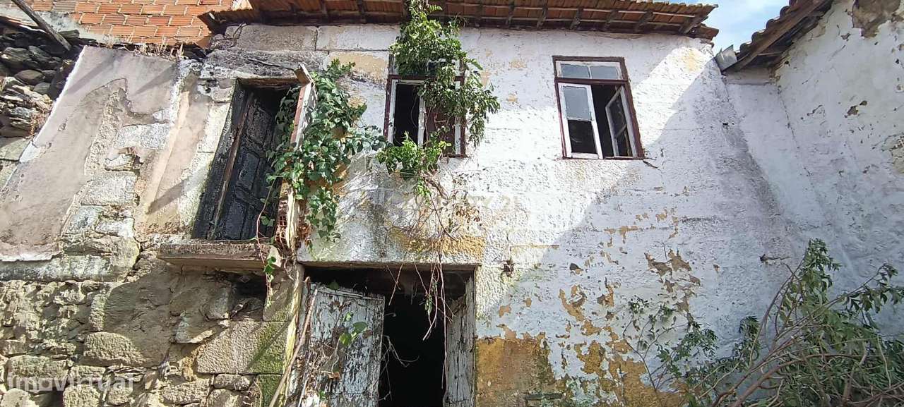 Casa antiga com pátio Garagem e aexos - Grande imagem: 4/23